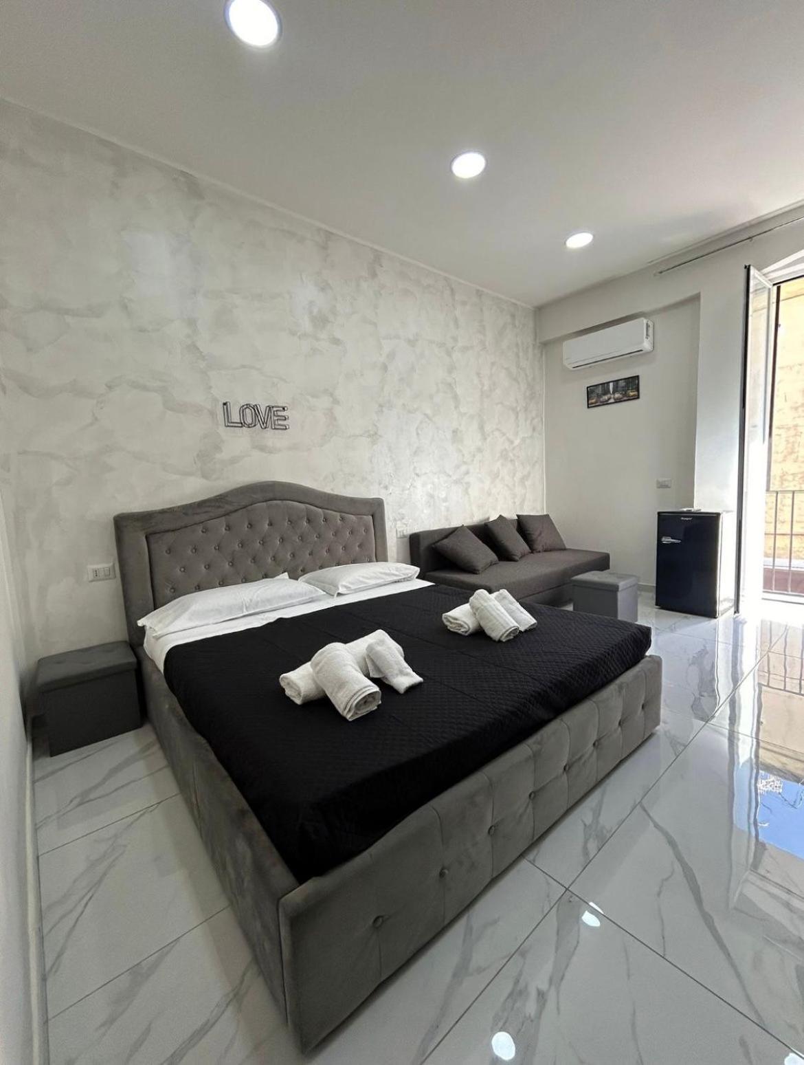 Апартаменты Terrazza Luxury Valentino Неаполь Экстерьер фото